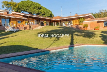 Vivienda-Casa-Villa con jardín y piscina en Sant Andreu de Llavaneres