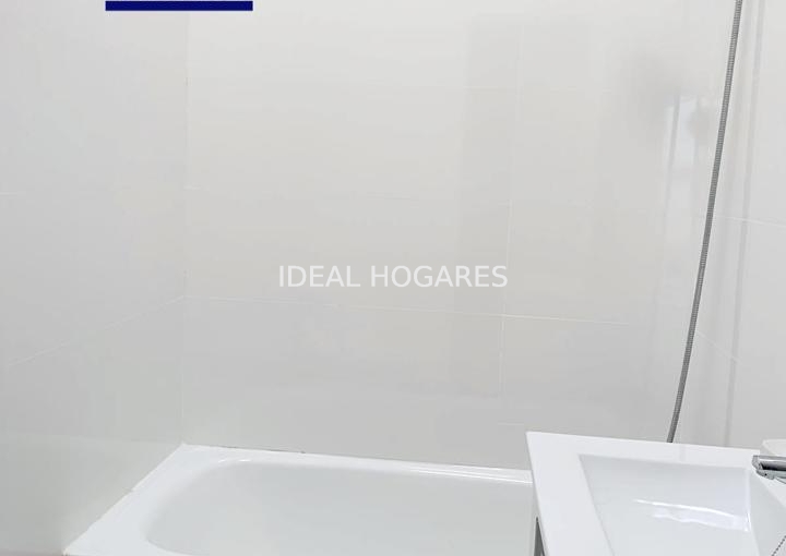 Vivienda-Casa Adosada-VENTA ADOSADO EN URBANIZACIÓN PRIVADA. B 9