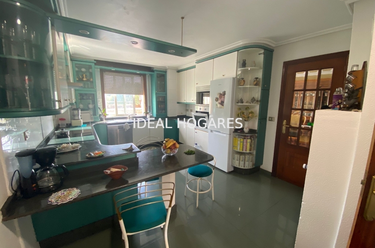 Vivienda-Casa-ESPECTACULAR CHALET CON JARDÍN Y PISCINA 8