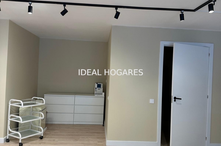 Local comercial-Local comercial-LOCAL EN BARCELONA CON LICENCIA DE ESTET 5