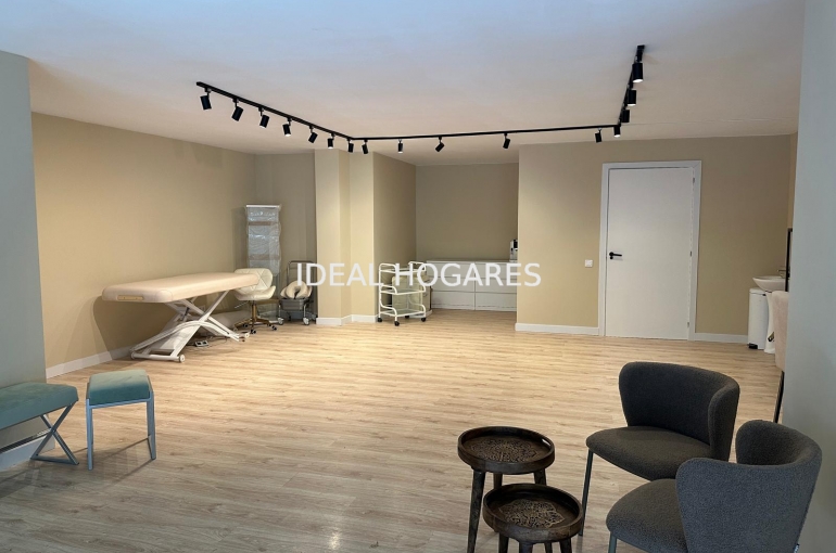 Local comercial-Local comercial-LOCAL EN BARCELONA CON LICENCIA DE ESTET 1