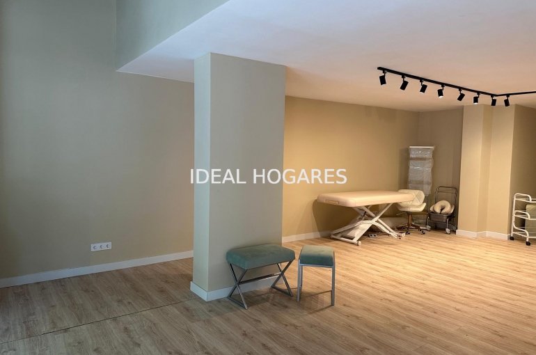 Local comercial-Local comercial-LOCAL EN BARCELONA CON LICENCIA DE ESTET 2