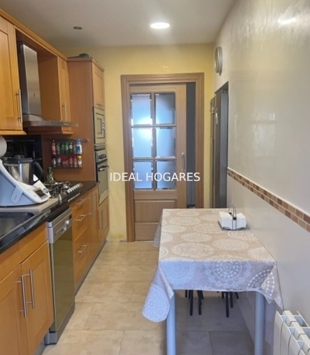 Vivienda-Piso-AMPLIO Y LUMINOSO PISO CON ASCENSOR EN A 14